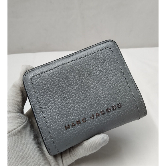 Marc Jacobs Gray Pebbled Leather Zip Around Credit Card Square Wallet - Picture 4 of 13